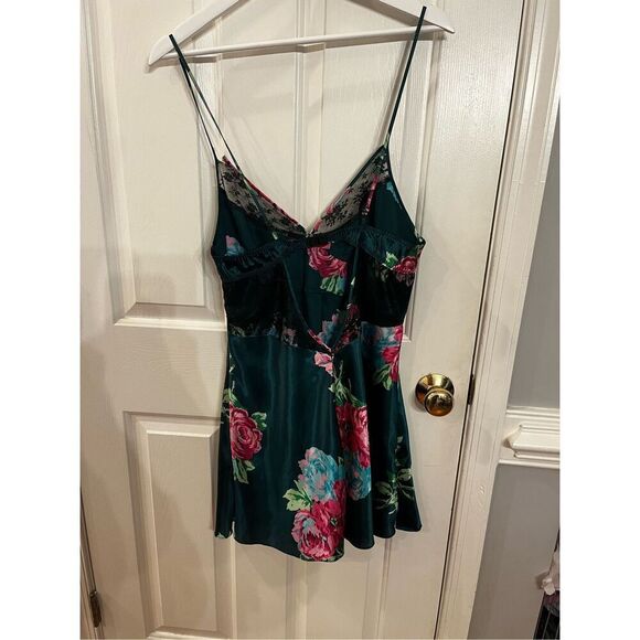 Betsey Johnson Green & Pink Floral Satin Slip Chemise sz L - Picture 4 of 8